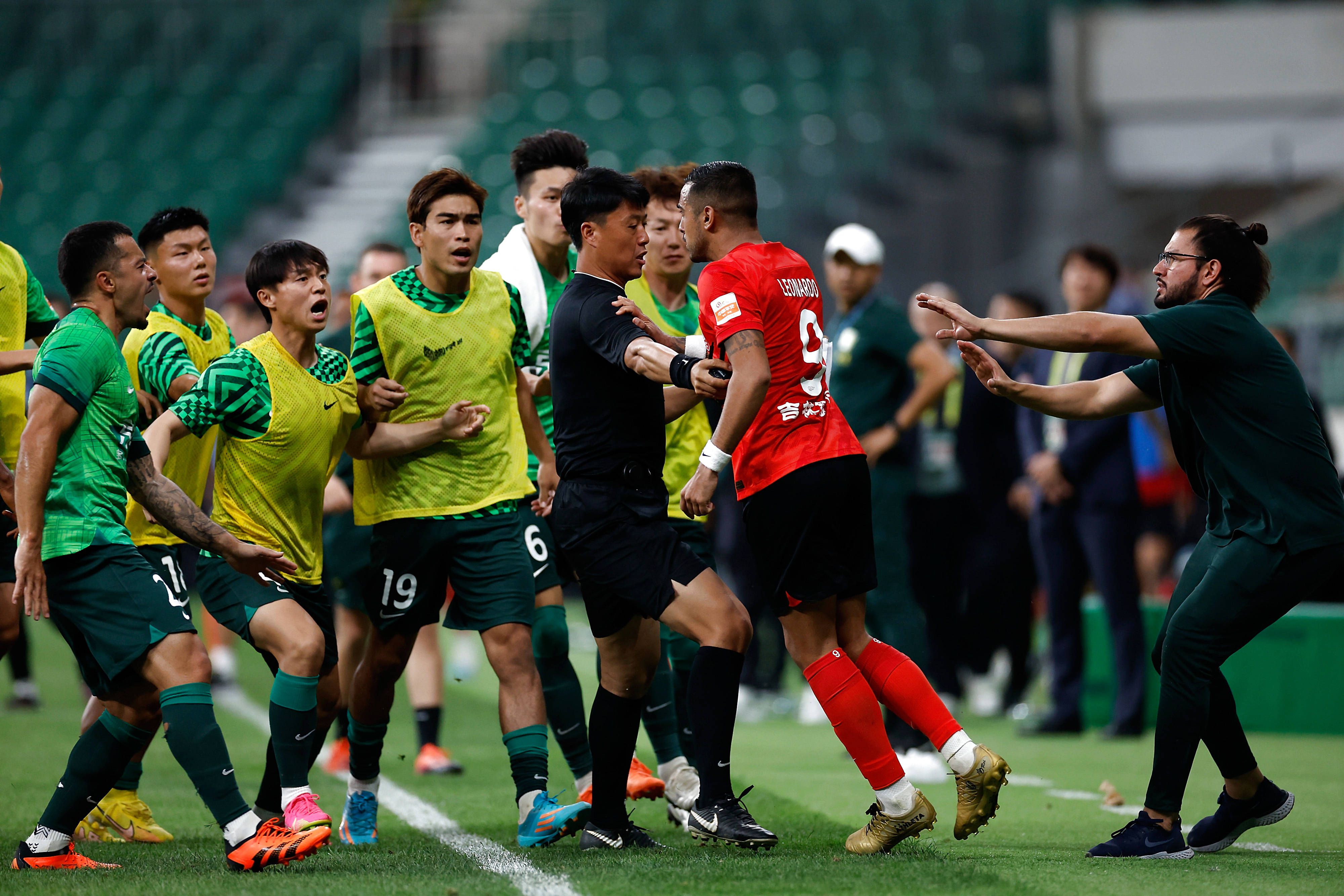 哀思、后悔、忖量，在前程未知的情况下更是眇乎小哉。